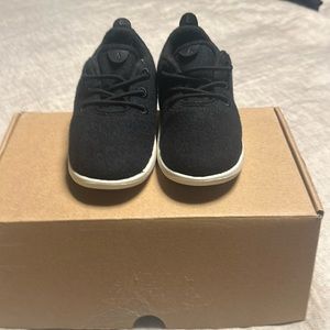NIB Allbirda Wool runner in Toddler 10